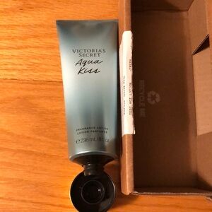 VS Aqua Kiss Lotion NWT 8oz